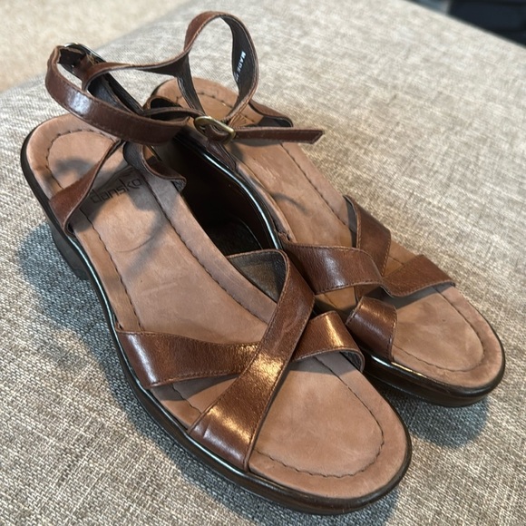 Dansko Arabella Sandals Women's Size 39 Brown Wedge Ankle Strap Leather Comfort - Picture 1 of 9